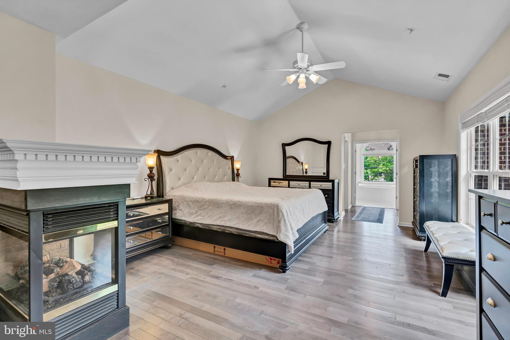 555 Longhorn Cres