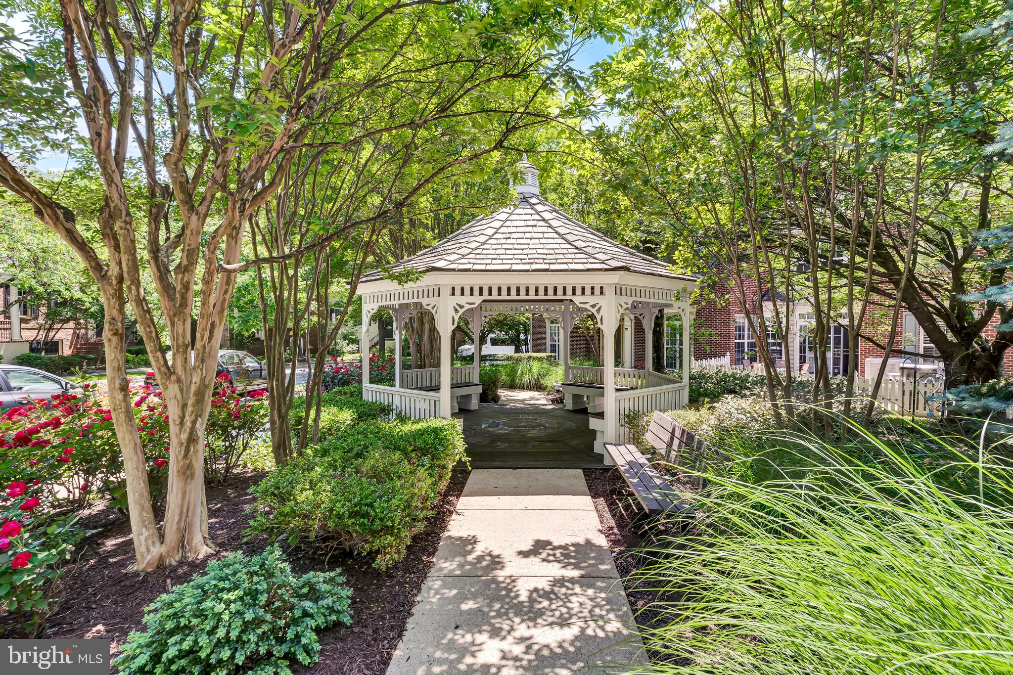 555 Longhorn Cres
