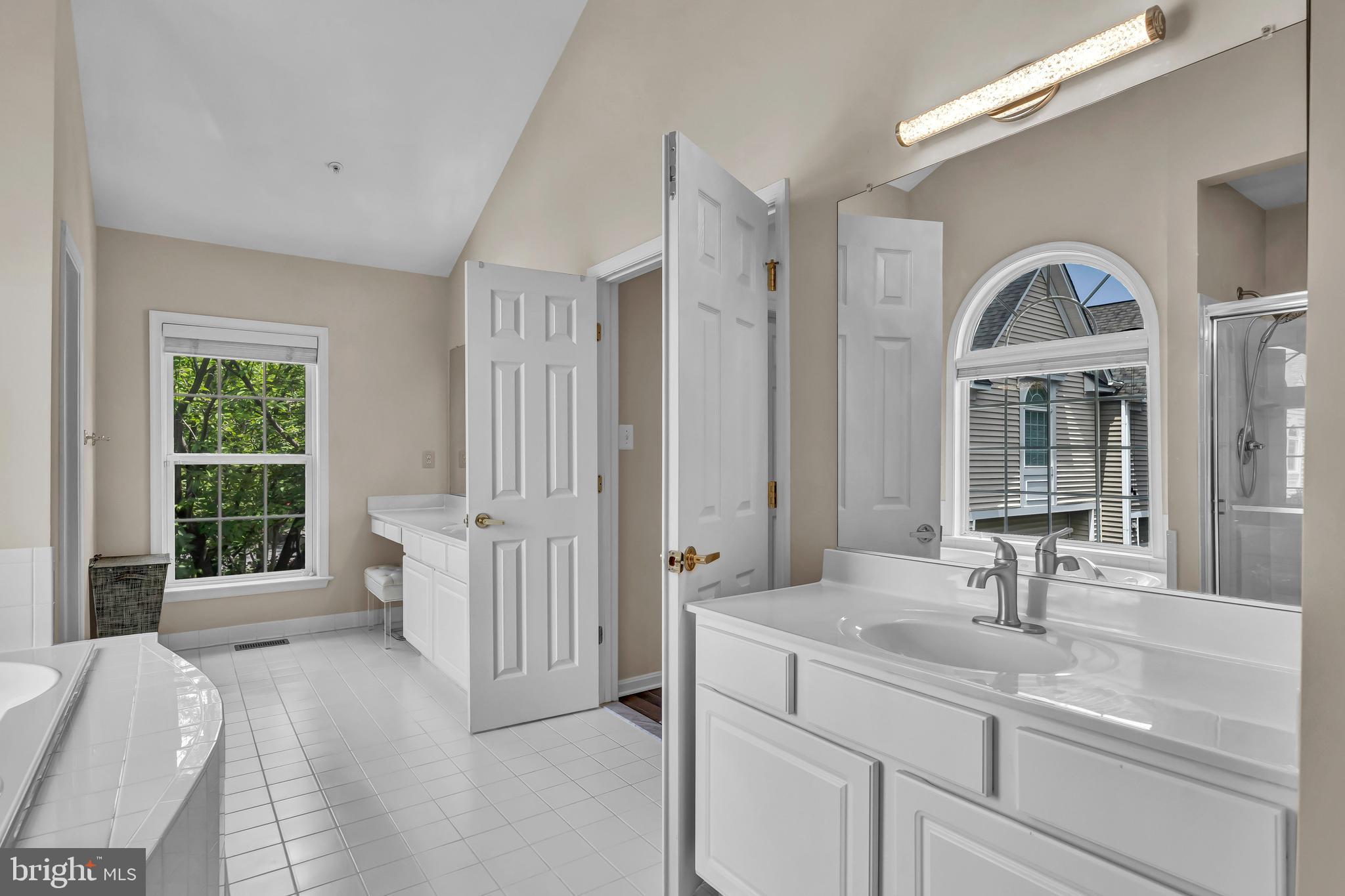 555 Longhorn Cres