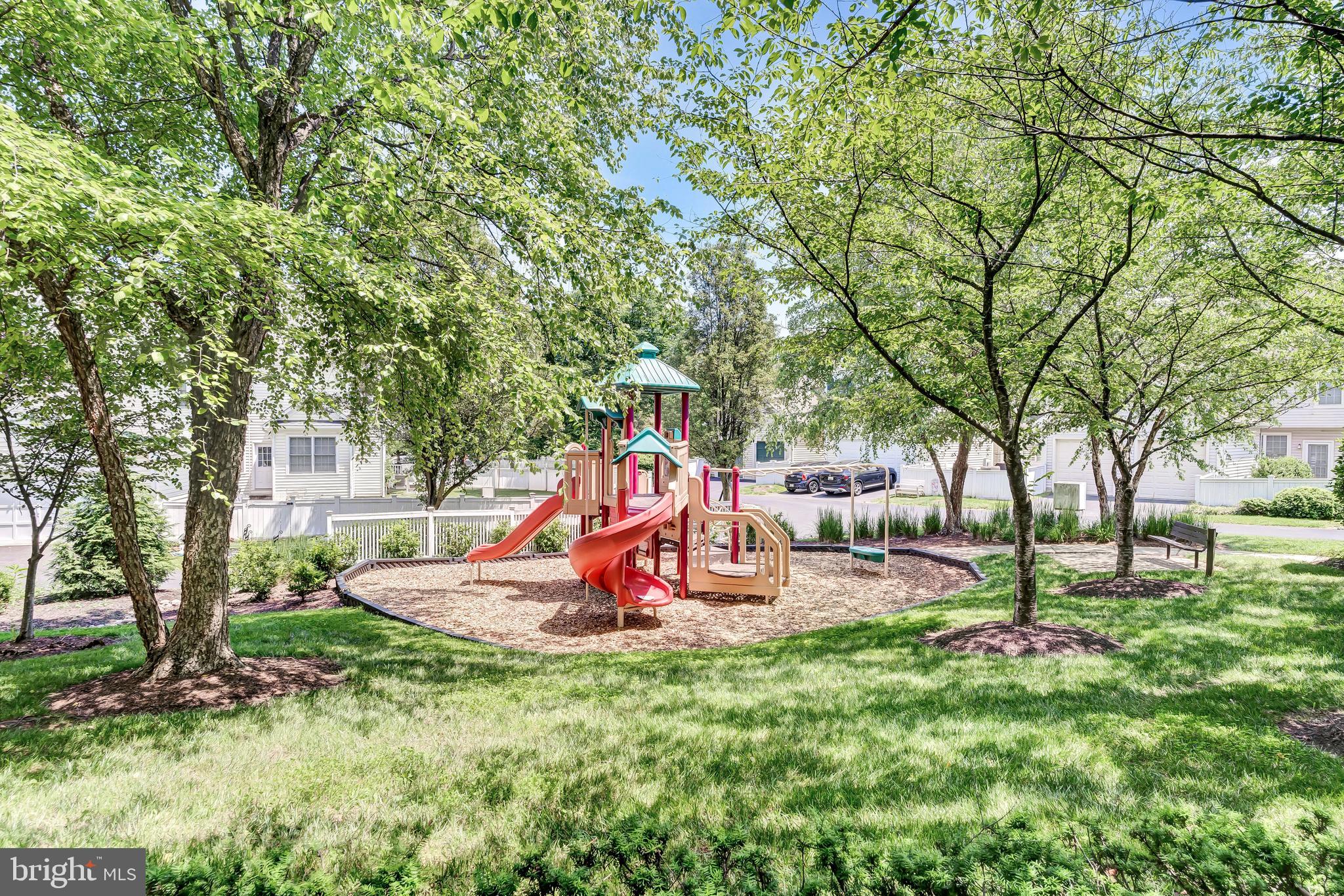 555 Longhorn Cres