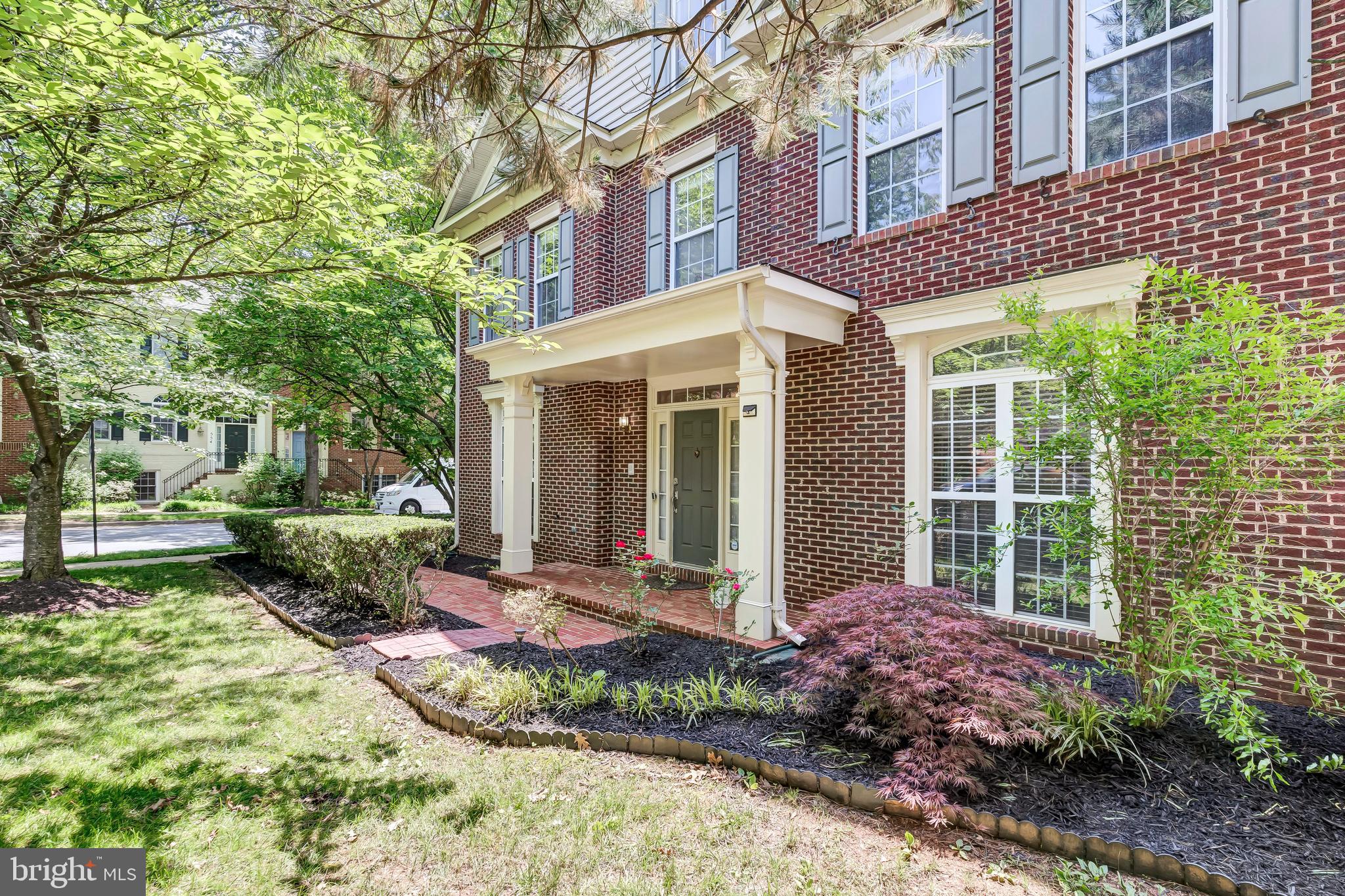 555 Longhorn Cres
