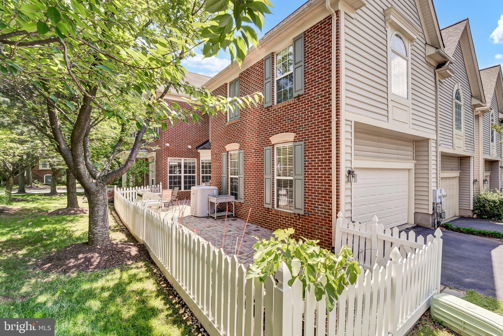 555 Longhorn Cres