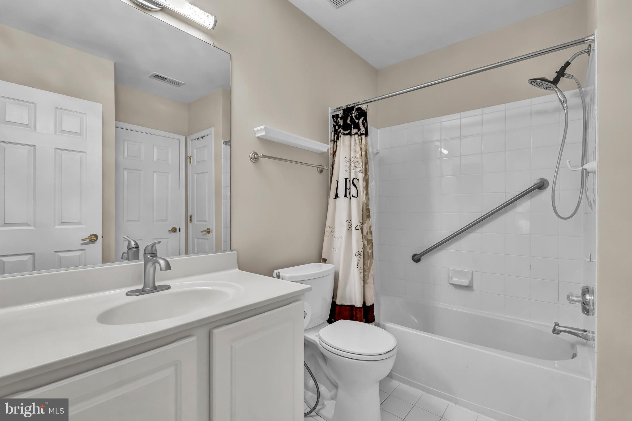 555 Longhorn Cres