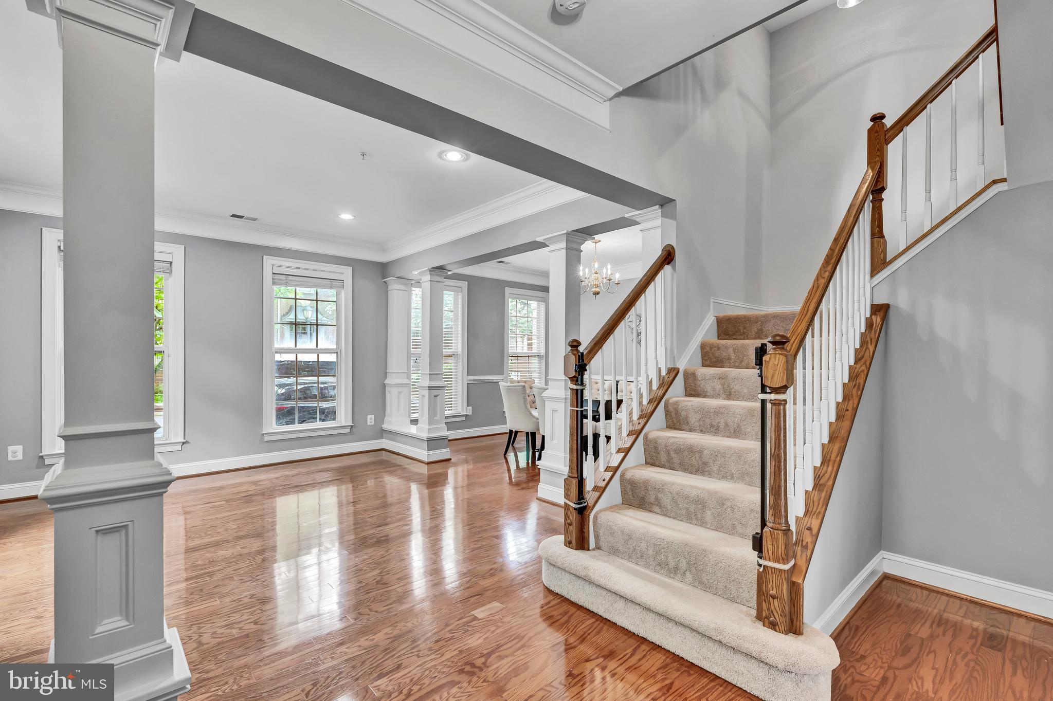 555 Longhorn Cres