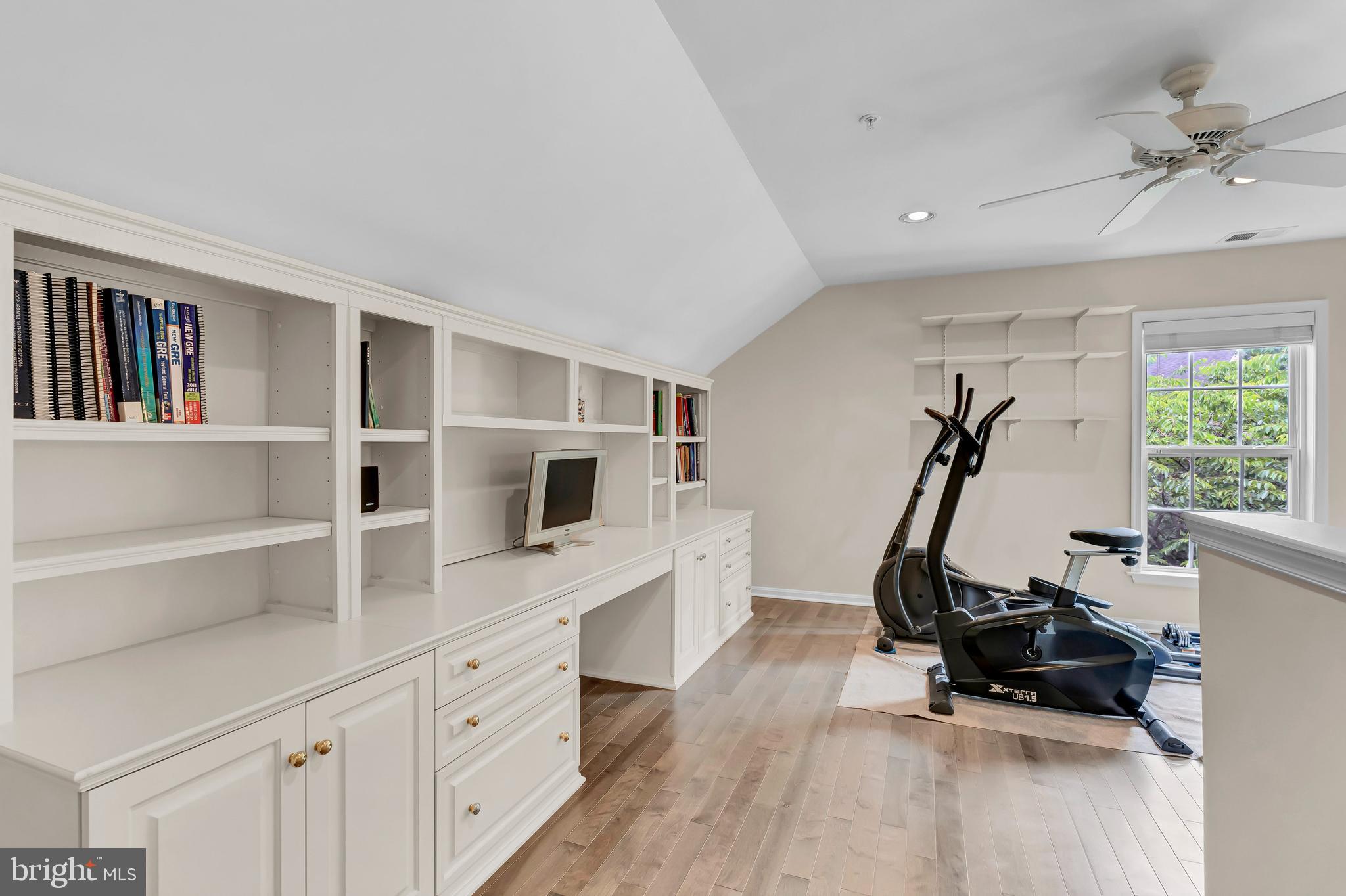 555 Longhorn Cres