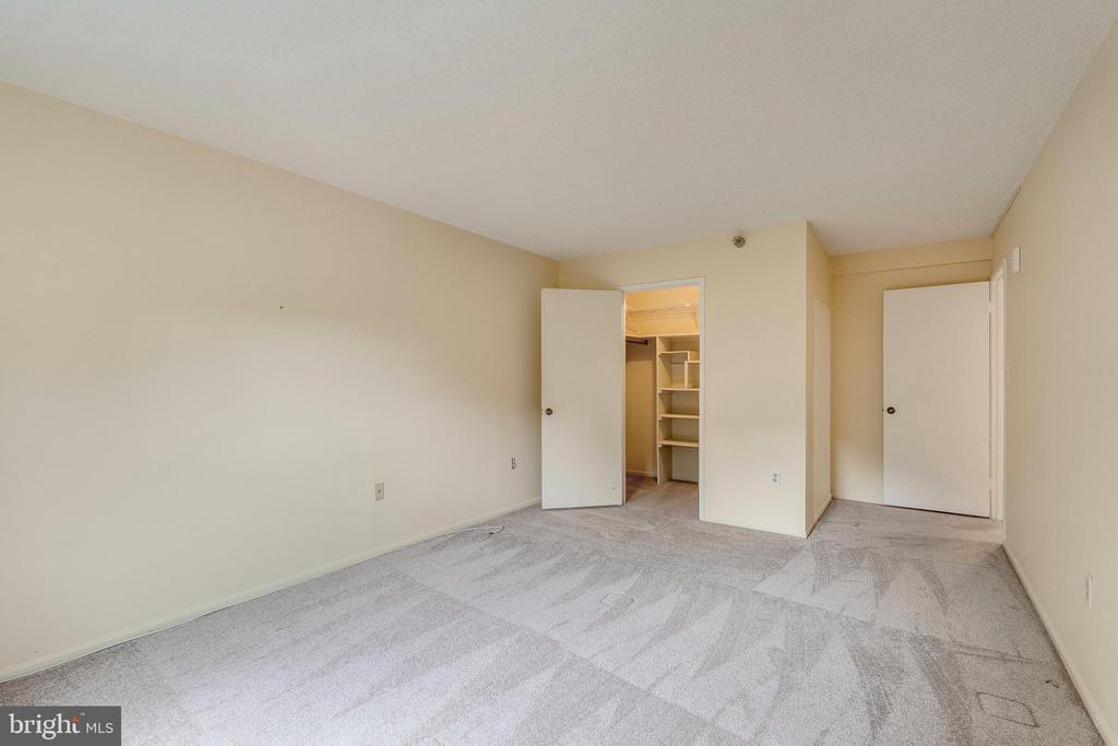 15115 Interlachen Dr #3-714