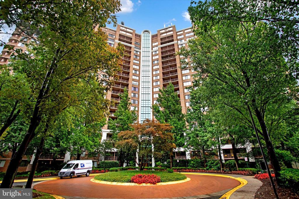 10101 Grosvenor Pl #1915