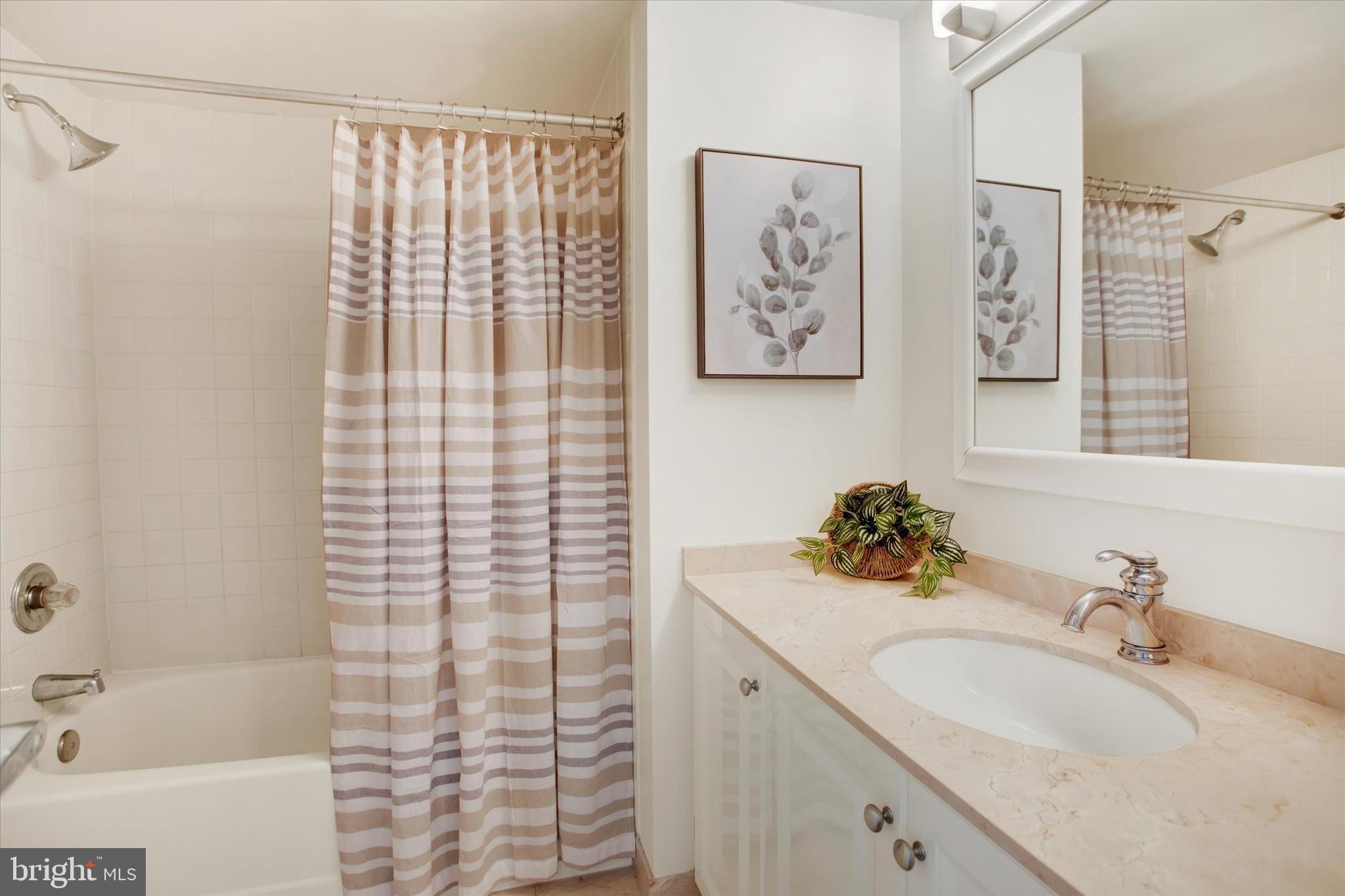 10101 Grosvenor Pl #1915