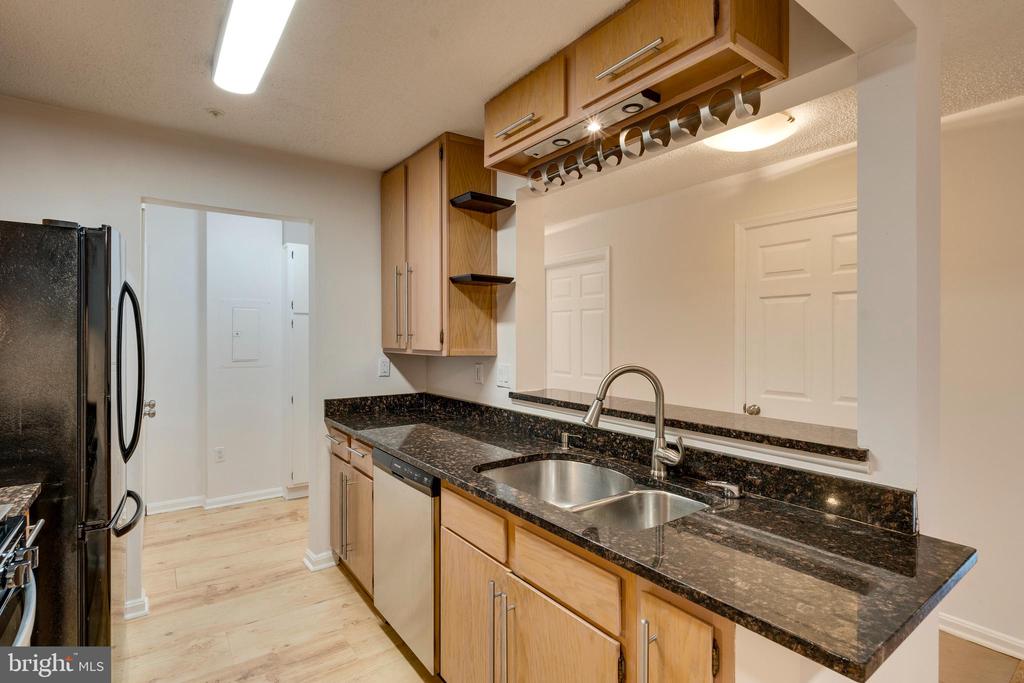 10007 Vanderbilt Cir #3