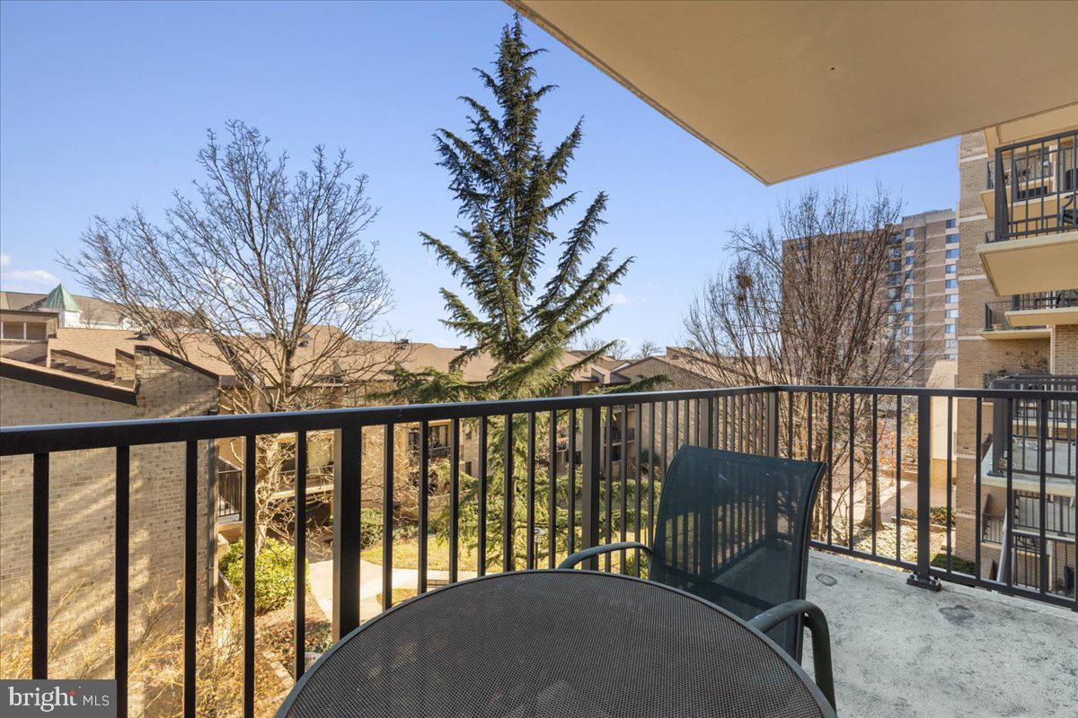 4 Monroe St #4-402