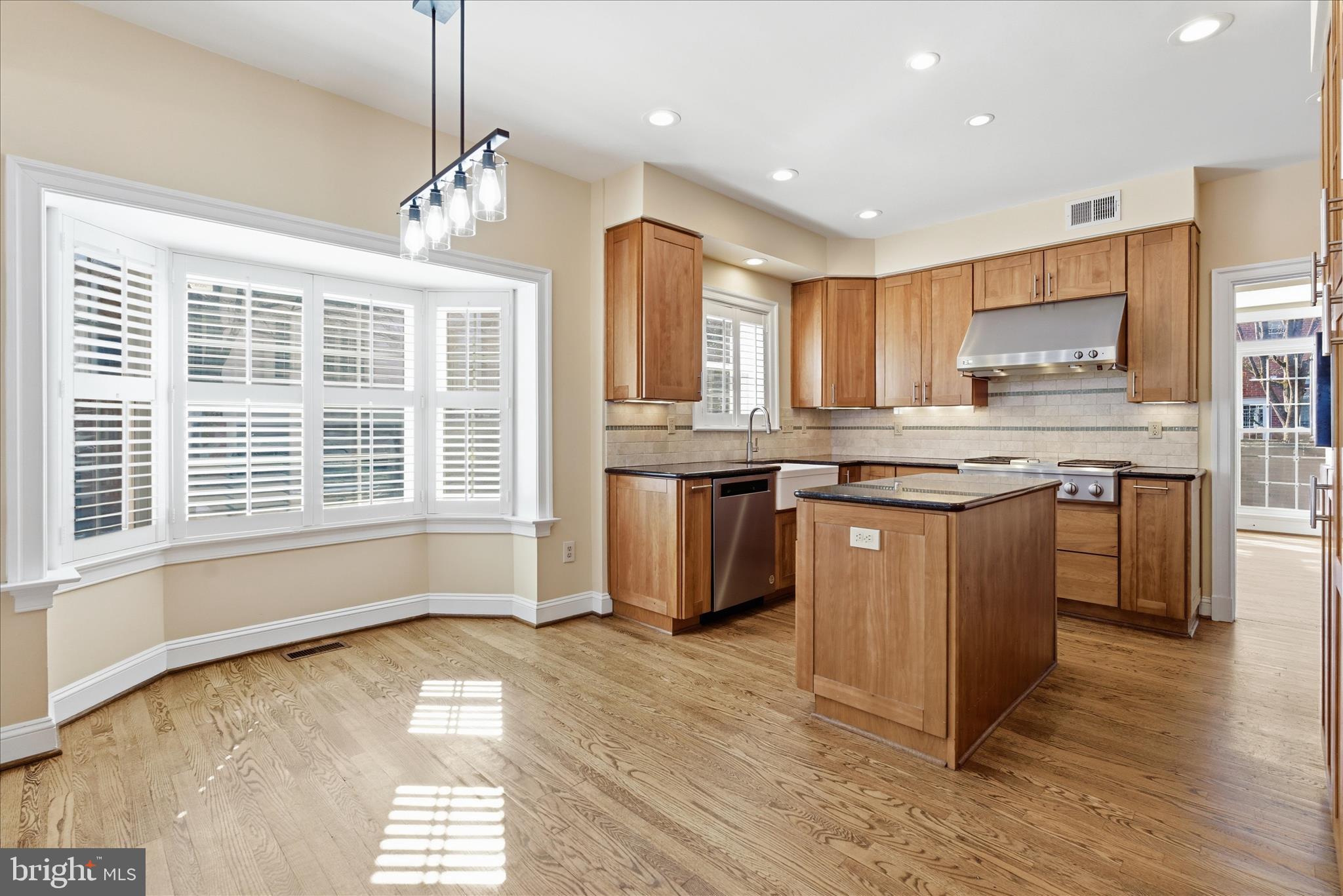 16 MAPLEWOOD PARK COURT