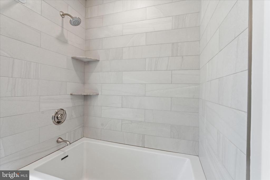 16 MAPLEWOOD PARK COURT