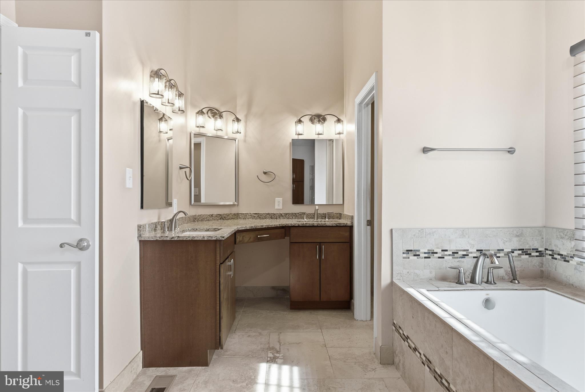 16 MAPLEWOOD PARK COURT