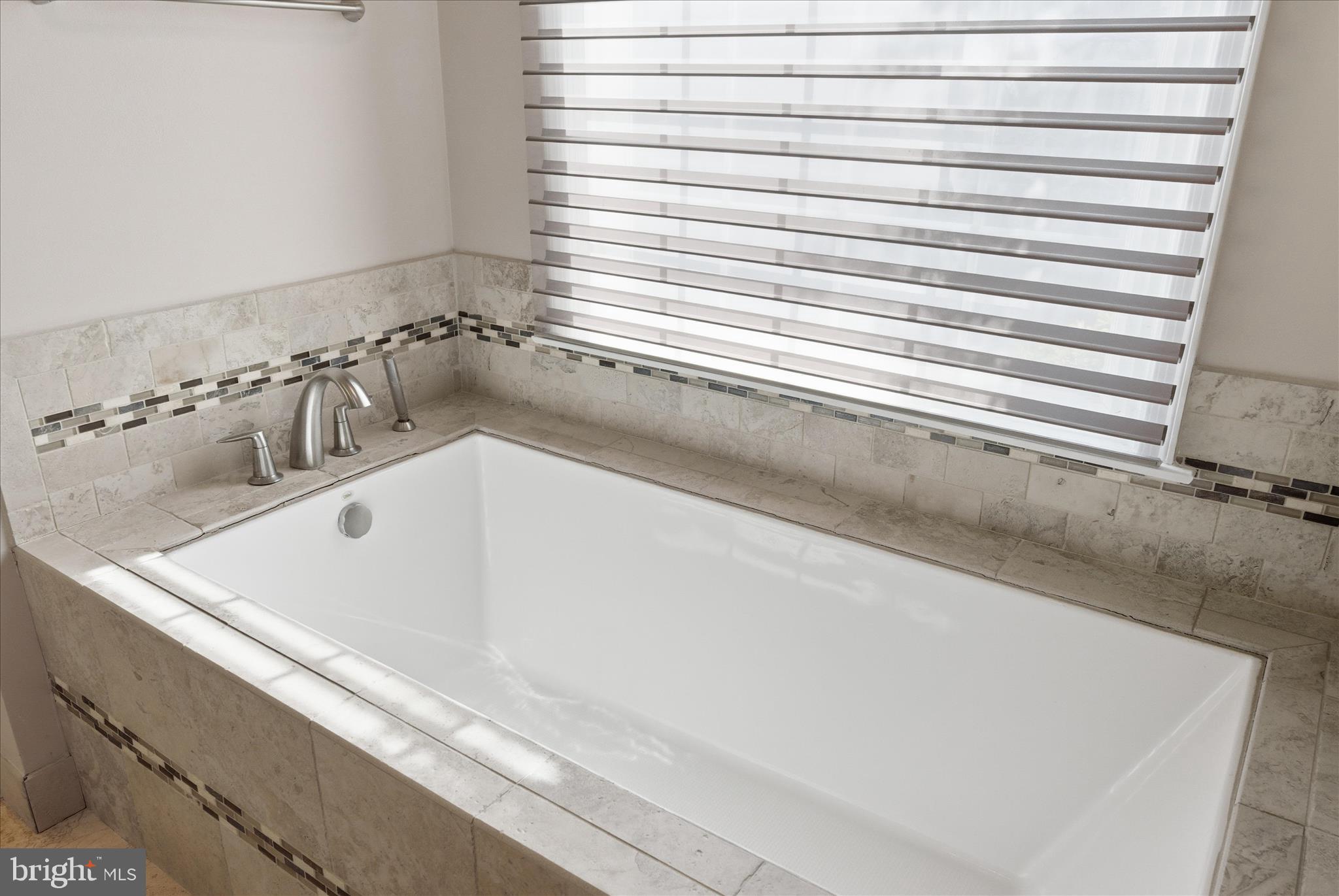 16 MAPLEWOOD PARK COURT