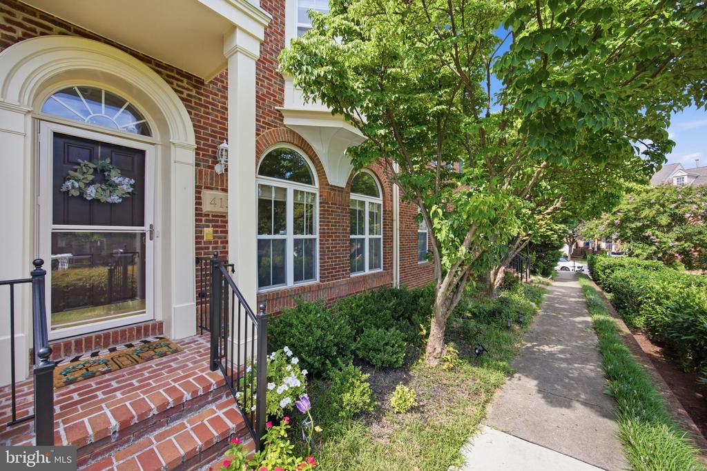 413 LONGHORN CRESCENT