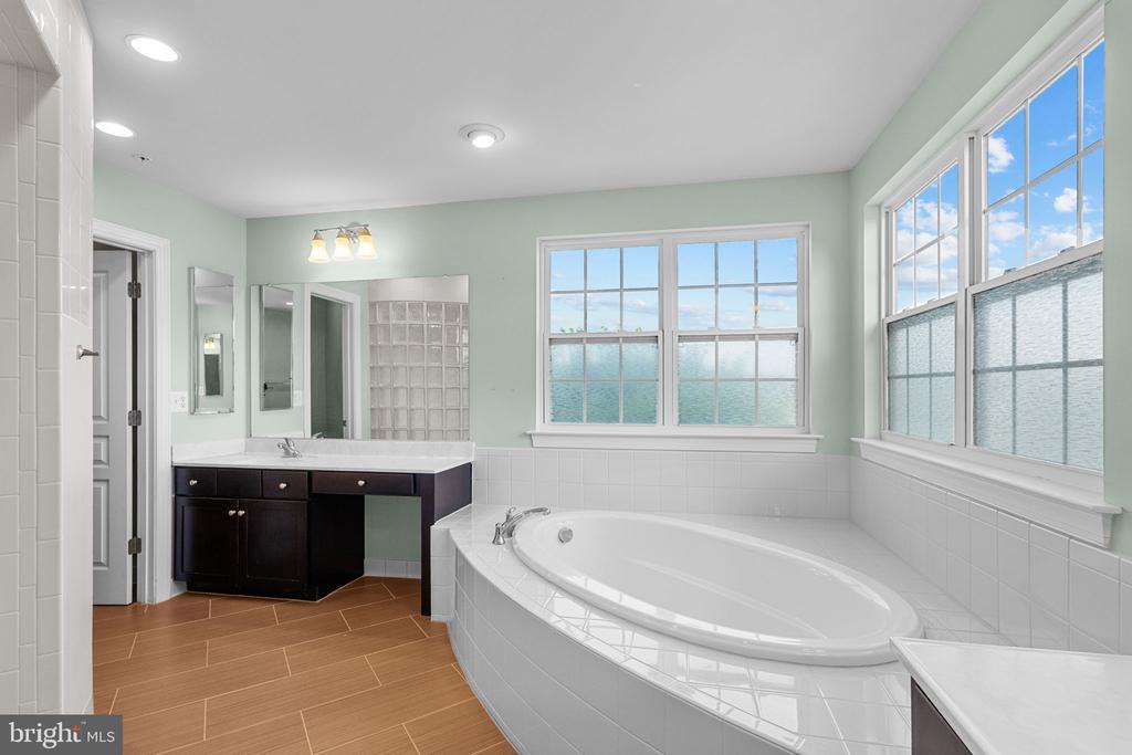 4302 Silverwood Ct