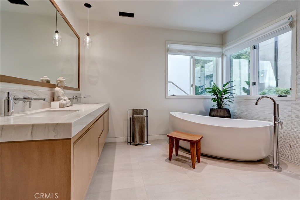 1712 Manhattan Avenue