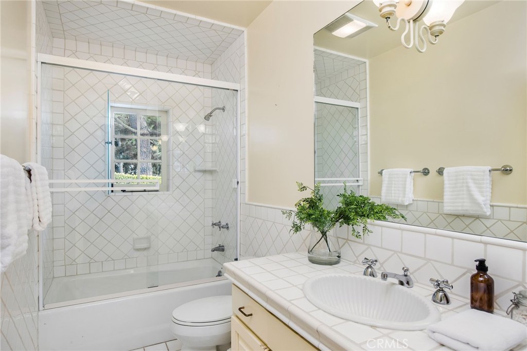 1129 Via Mirabel