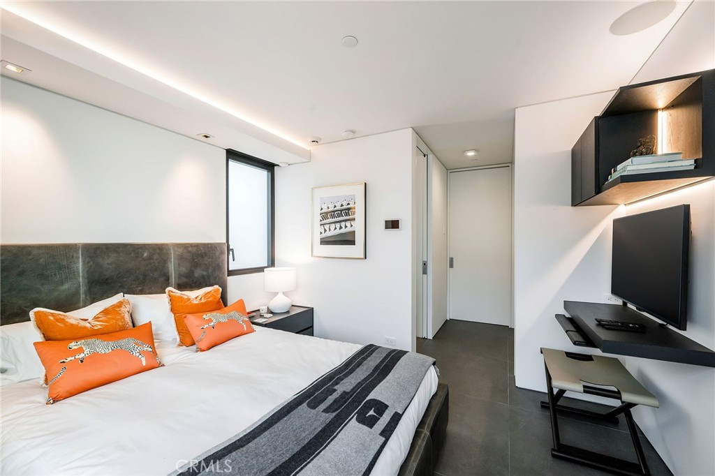 4320 The Strand