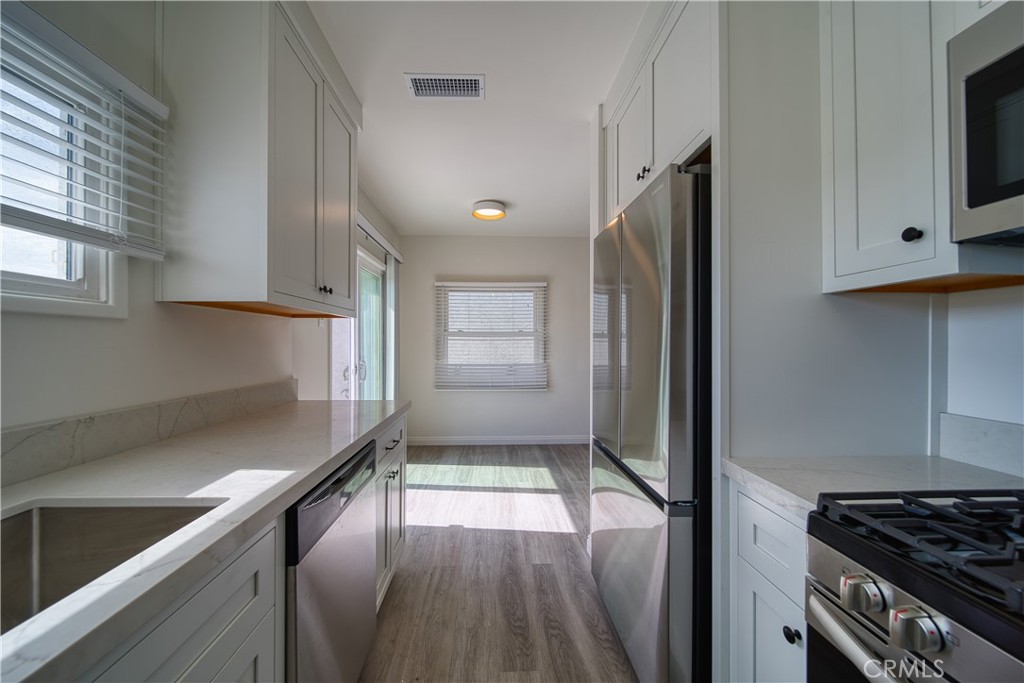 926 MANHATTAN BEACH BLVD B