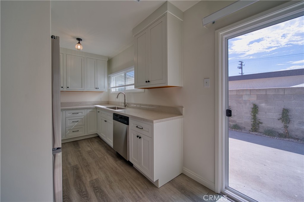 926 MANHATTAN BEACH BLVD B