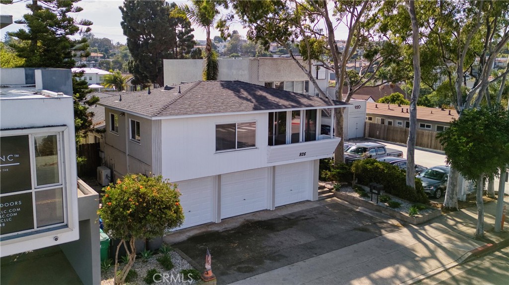 926 MANHATTAN BEACH BLVD B