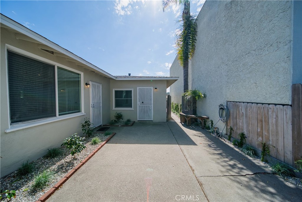 926 MANHATTAN BEACH BLVD B