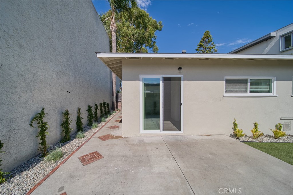 926 MANHATTAN BEACH BLVD B