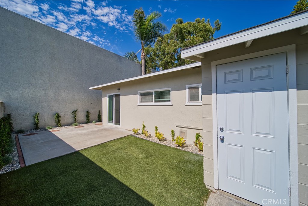 926 MANHATTAN BEACH BLVD B