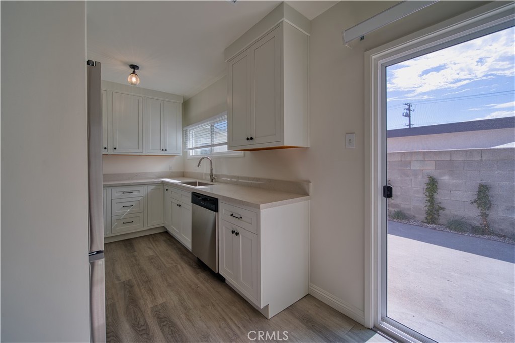 926 MANHATTAN BEACH BLVD B