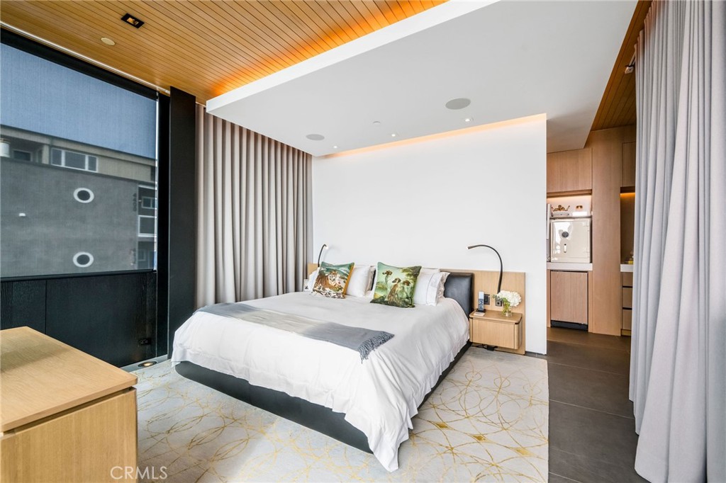 4320 The Strand