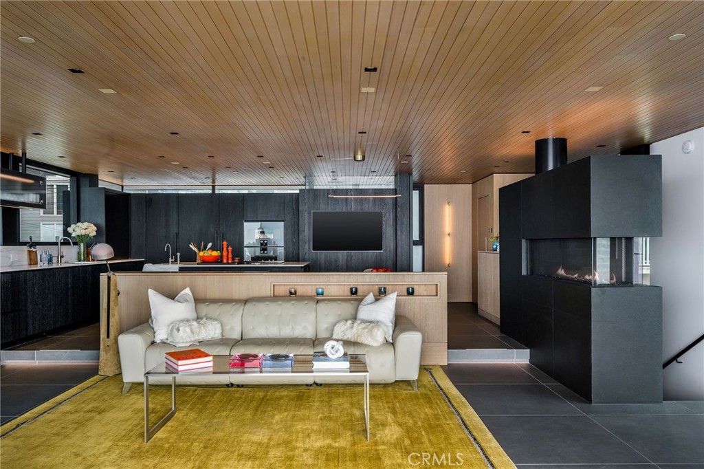 4320 The Strand