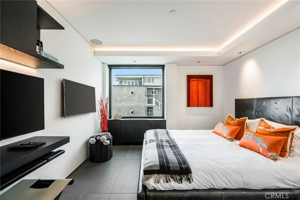 4320 The Strand
