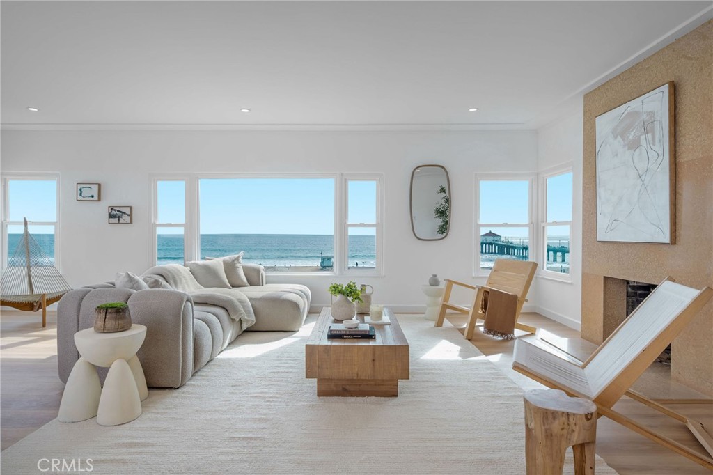 1016 The Strand