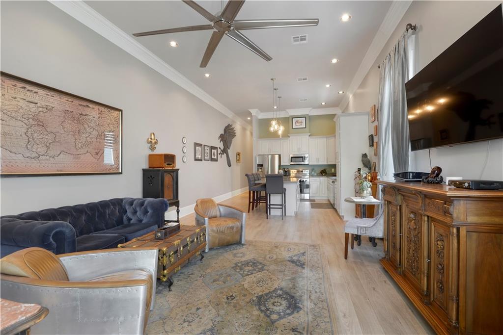 305 07 OPELOUSAS Avenue