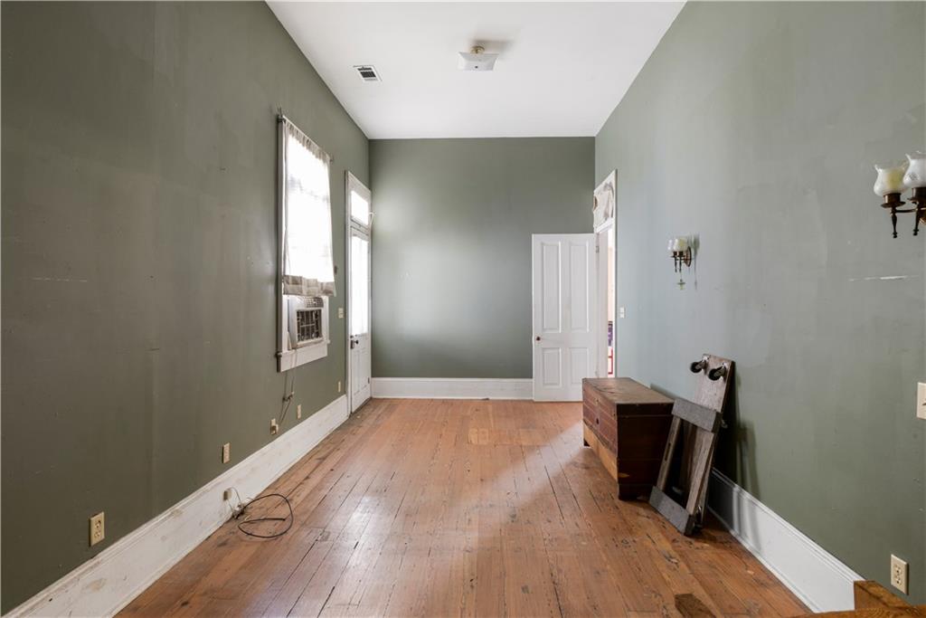 323 BELLEVILLE Street