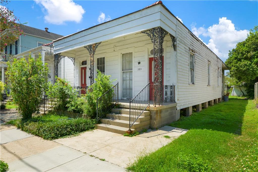 323 BELLEVILLE Street