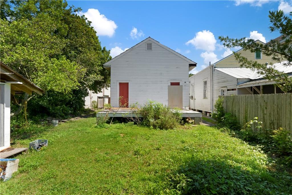 323 BELLEVILLE Street