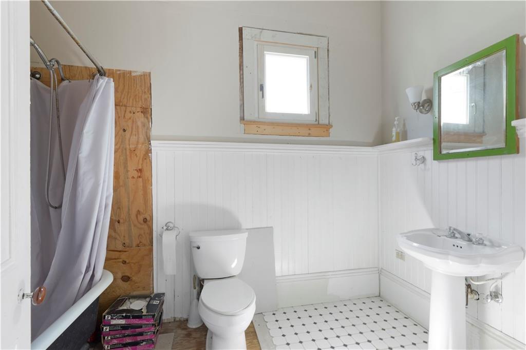 323 BELLEVILLE Street