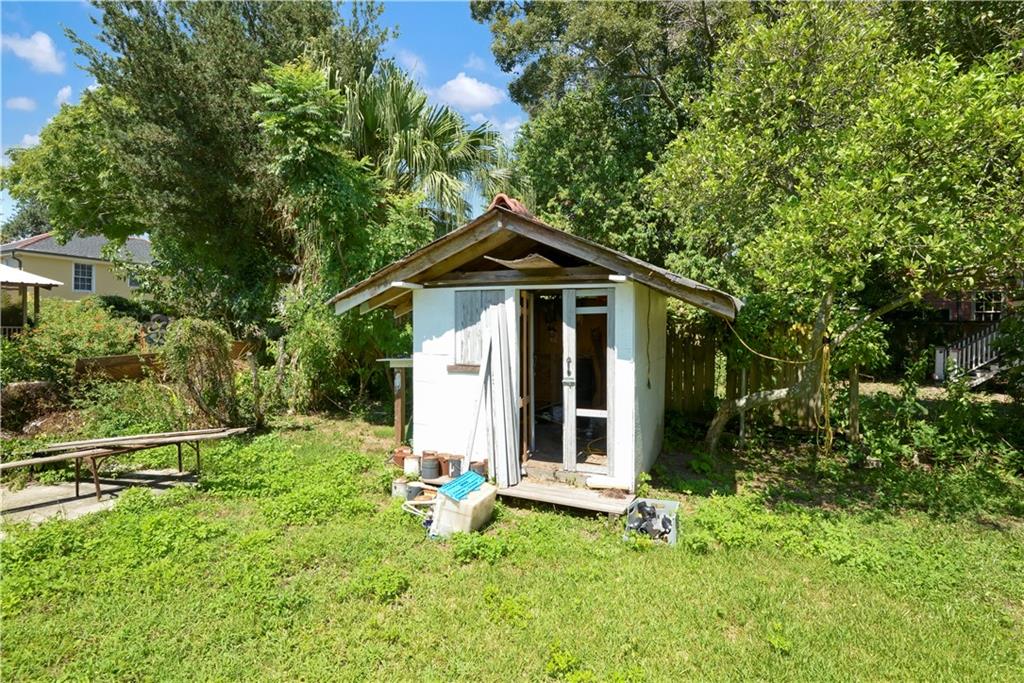 323 BELLEVILLE Street