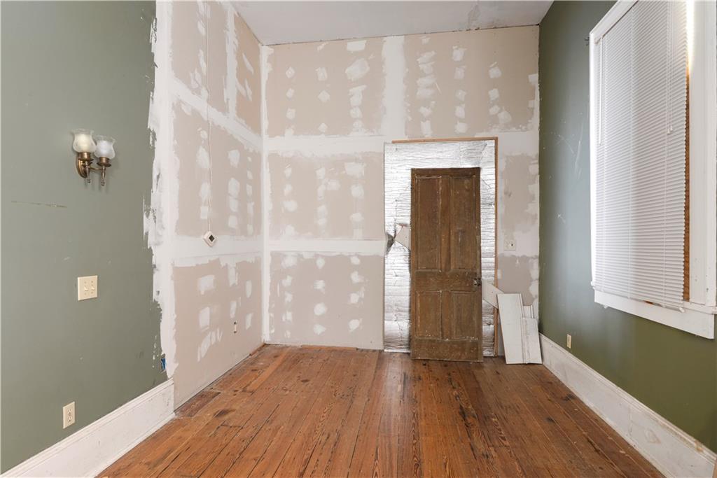 323 BELLEVILLE Street