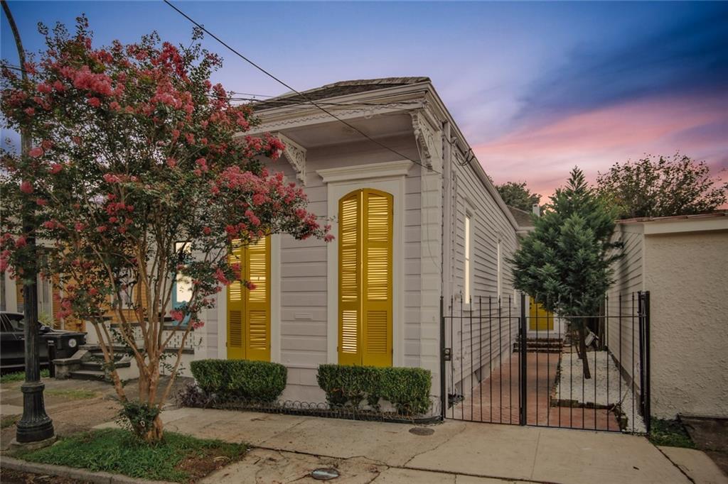 615 DELARONDE Street