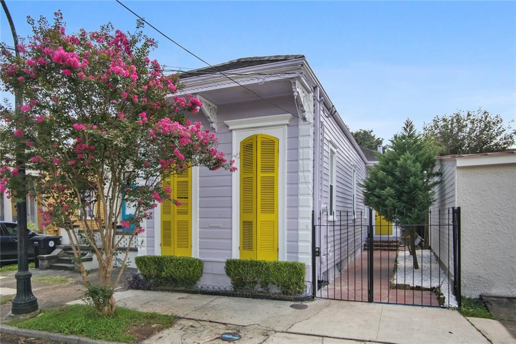 615 DELARONDE Street