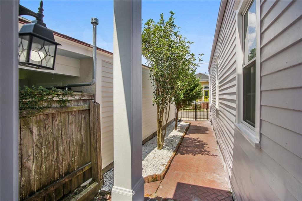 615 DELARONDE Street