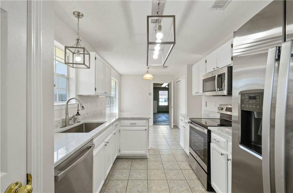 1700 RIVERTREE Court