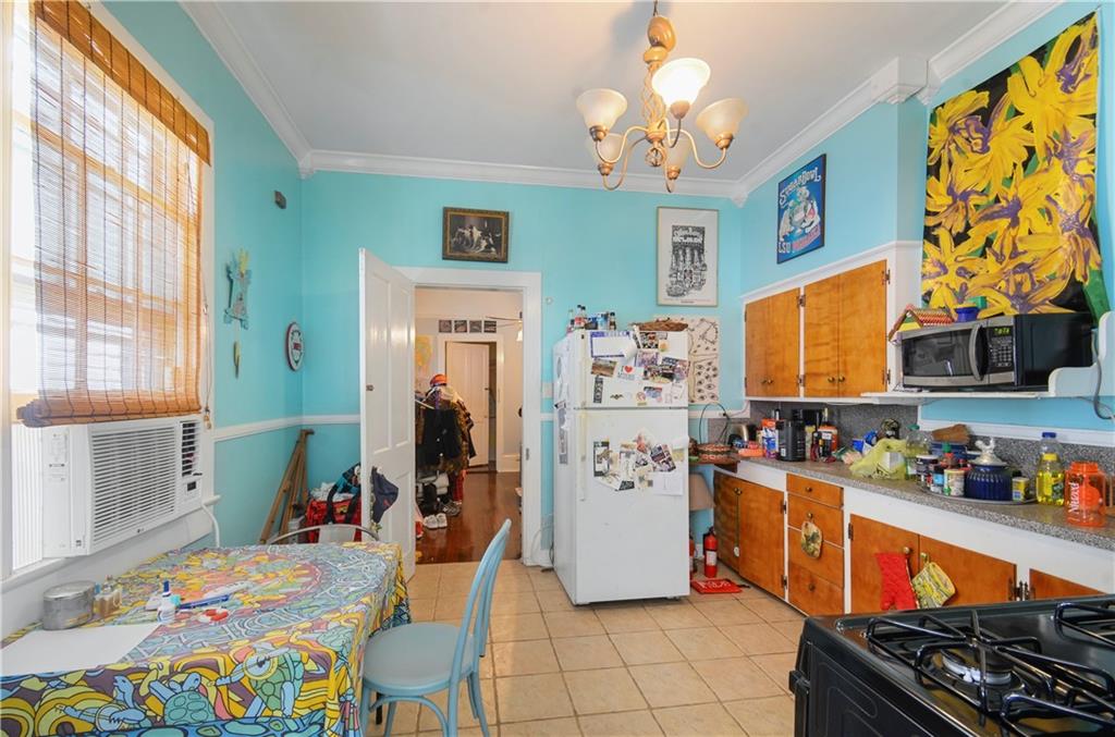 427 29 SEGUIN Street