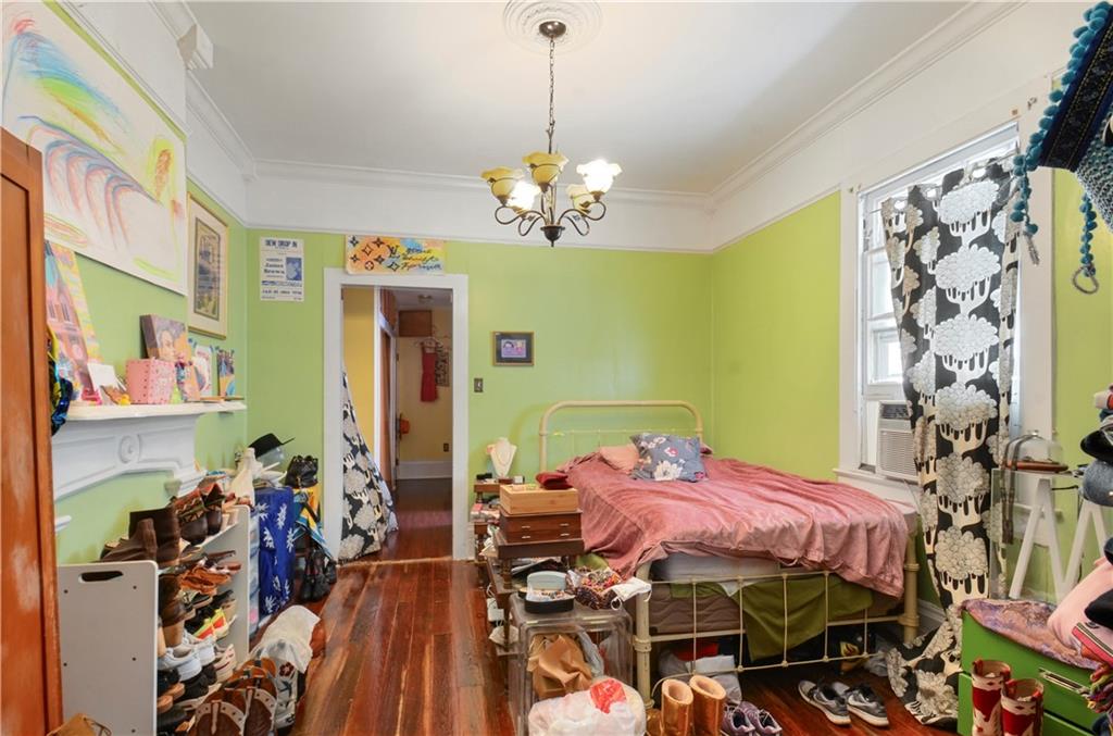 427 29 SEGUIN Street