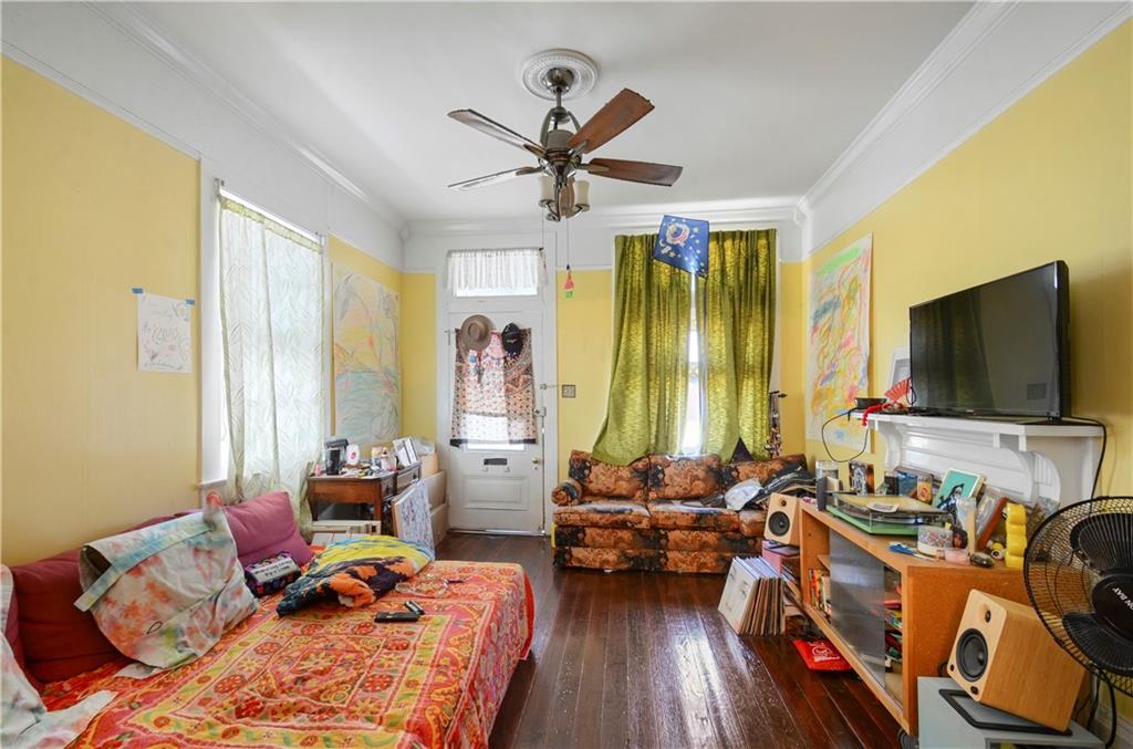 427 29 SEGUIN Street