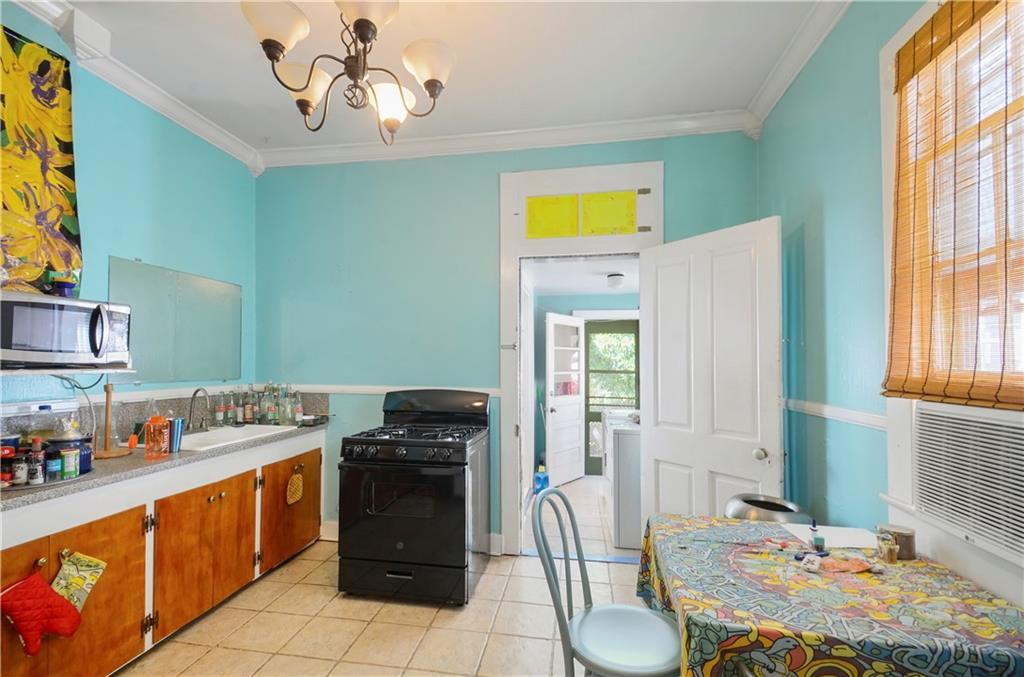 427 29 SEGUIN Street