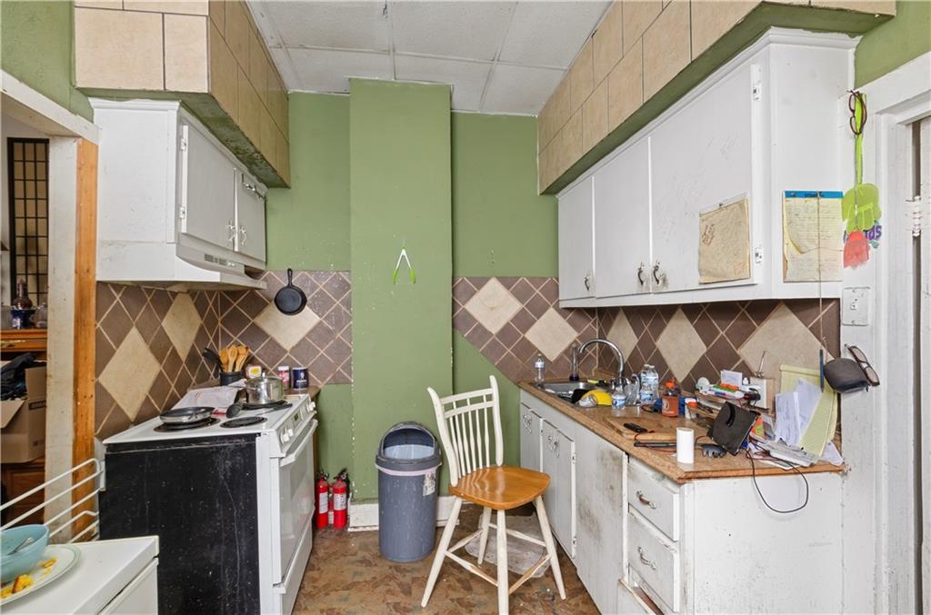 635 37 SEGUIN Street